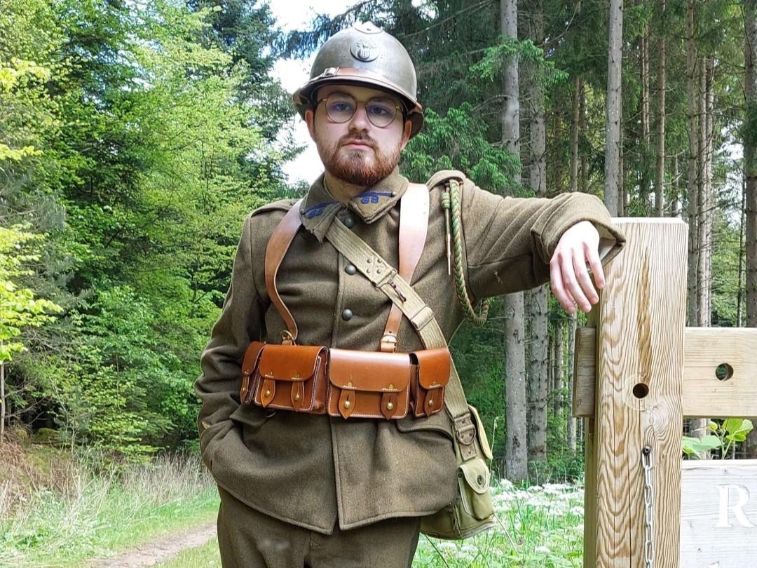 Passionné de reconstitution historique, il rend hommage à son aïeul soldat en 1940